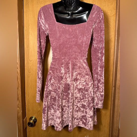 AéRopostale solid V-Wire fit and flare velvet dress size small - Picture 5 of 8